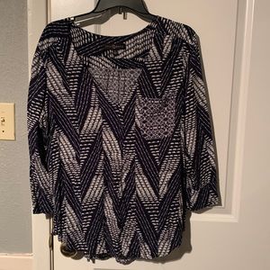 Cute navy and white top.